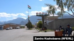 Въезд в анклав Ворух. Архивное фото. 