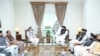 امیرخان متقی، سرپرست وزارت خارجۀ طالبان هنگام دیدار با مقامهای پاکستانی در کابل 