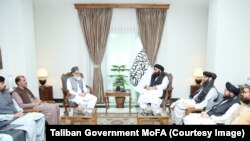 امیرخان متقی، سرپرست وزارت خارجۀ طالبان هنگام دیدار با مقامهای پاکستانی در کابل 