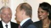 Владимир Путин приветствует Кондолизу Райс и Роберта Гейтса в Москве