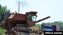 Сельскохозяйственные работы, Чуйская область, 18 июля 2012 года.