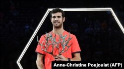 Ռուսաստանցի Կարեն Խաչանովը հաղթլ է սերբ Նովակ Ջոկովիչին, Փարիզ, 4-ը նոյեմբերի, 2018թ.