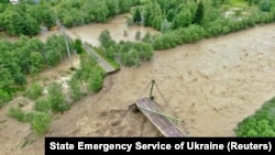 На заході продовжують ліквідовувати наслідки повені