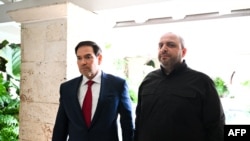 Sekretari amerikan i Shtetit, Marco Rubio (majtas) me shefin e delegacionit të Kievit, Rustem Umerov.