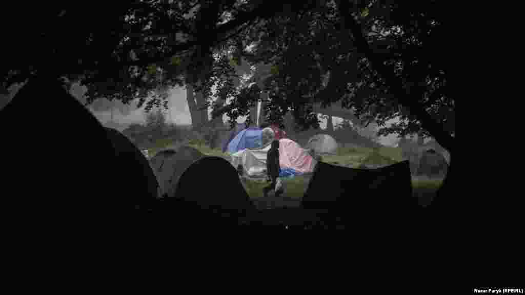 Через те, що Шипіт &ndash; це підніжжя хребта, тут часто збираються хмари, дощ може йти ледь не цілий тиждень без упину