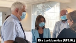 Екатерина Тикарадзе Амиран Гамкрелидзе накануне встретились с представителями местных клиник