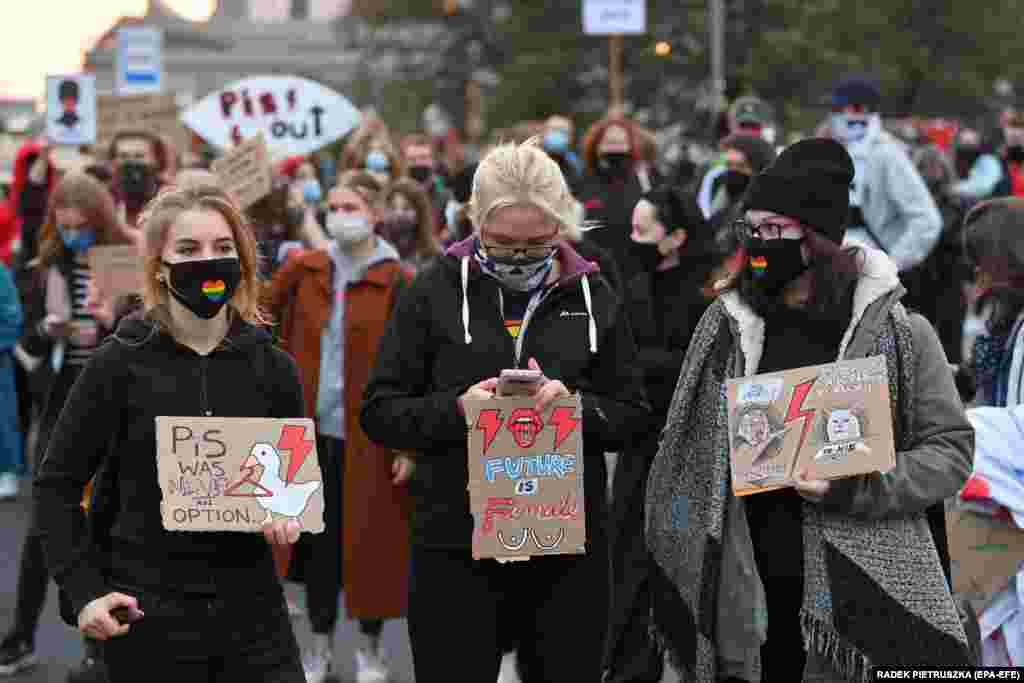 Протестувальники блокують вулицю в центрі Варшави, 26 жовтня 2020 року