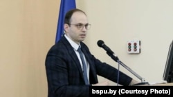 Аляксандар Стараказьнікаў на сустрэчы з студэнтамі пэдагагічнага ўнівэрсытэту ў Менску ў лістападзе 2024 году