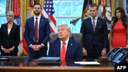 Президент Трамп жана анын администрациясынын мүчөлөрү 