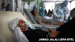 آرشیف، بیماران ویروس کرونا در شفاخانه افغان جاپان در کابل
