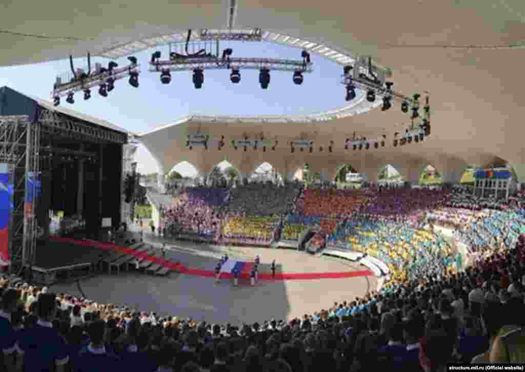 2021-жыл. "Артекте" маданий иш-чара өтүүдө. 2022-жылы Орусия Украинага каршы согуш ачкандан кийинки кезде "Артек" күмөн жараткан окуяларга туш болгон. Себеби согуштун айынан орусиялыктар көзөмөлдөгөн аймакта калган, ата-энесинен ажыраган украин балдарын ушул жакка алып барып, "орусташтыруу" аракети көрүлгөнү тууралуу маалыматтар чыккан.