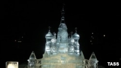 Ледяная копия собора Василия Блаженного - форпост России в Лондоне