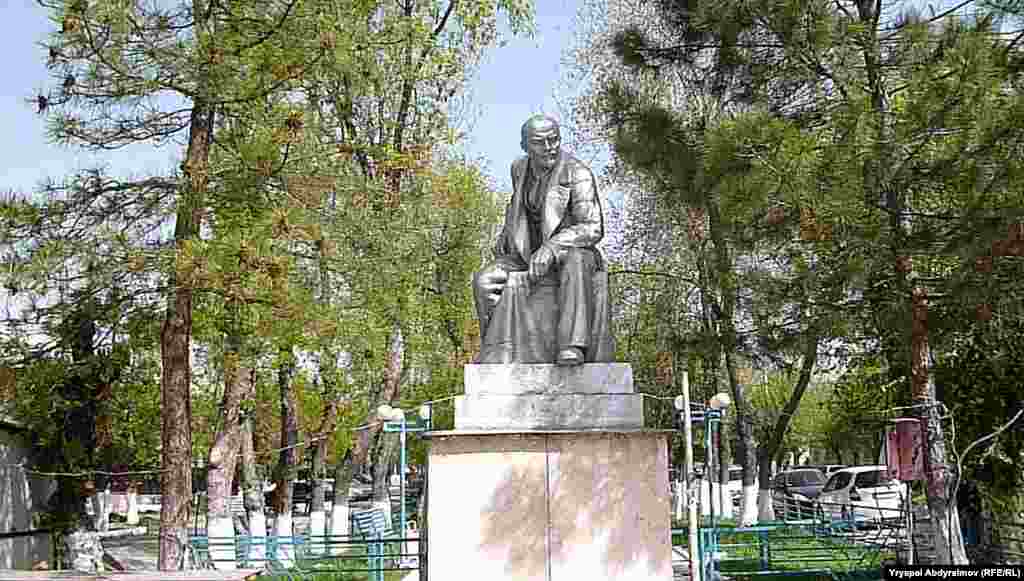 Жалал-Абаддагы бул эстелик 1943-жылы тургузулган.