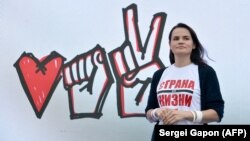 «Я готова взяти на себе відповідальність і виступити національним лідером – щоб країна заспокоїлася і увійшла в нормальний ритм», – сказала Тихановська
