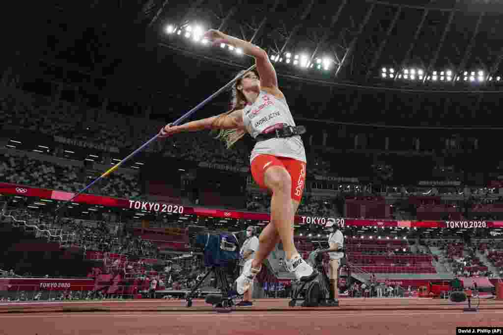 Мария Андрейчик из Польши участвует в финале соревнований по метанию копья среди женщин на летних Олимпийских играх 2020 года&nbsp;