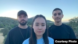 Алина Йигиликова с сооснователями стартапа Фади Тарек Селимом (справа) и Даниэлем Рифаттерой