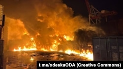 На Одещині через російську атаку безпілотниками спалахнули масштабні пожежі, попередньо, постраждали п’ятеро людей