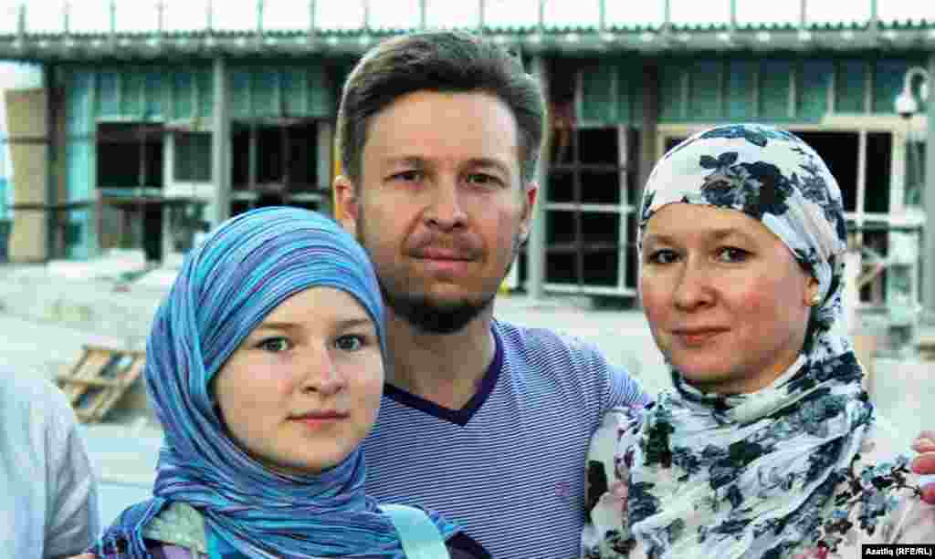 Кан тамырлары хирургы Рөстәм Әхмәтҗәнов гаиләсе белән