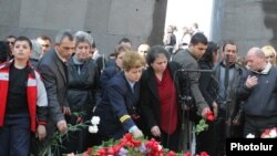Armenia - Armenians mark Genocide Remembarence Day, Yerevan, 24Apr2009