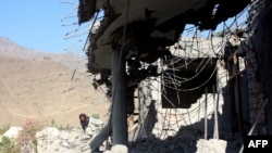 افغانستان - طالبان گفته‌اند که شرق افغانستان هدف حملات هوایی پاکستان قرار گرفت. 