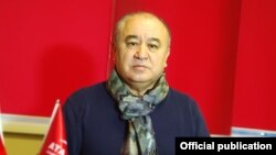 Омурбек Текебаев.