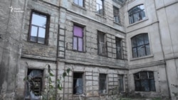 В Одесі більше сотні переселенців другу зиму поспіль готуються жити в аварійному будинку