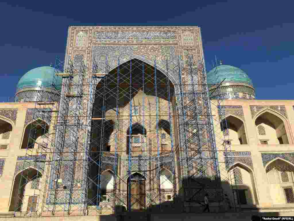 Мадрасаи Мири Араб моҳи август таҳти таъмир қарор дошт 