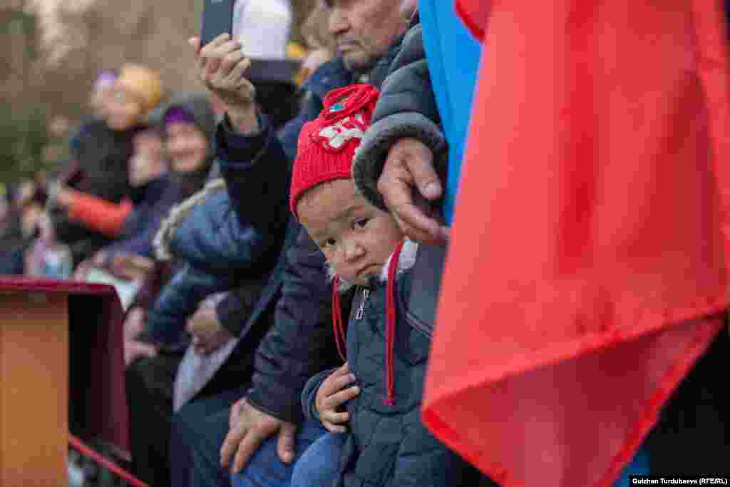 Ант берүү аземине жаш жоокерлердин балдары да келген.&nbsp;