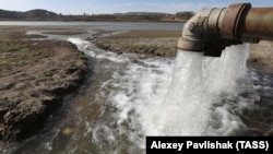 Переброс воды из Тайганского в Симферопольское водохранилище, Крым, 17 октября 2020 года. Иллюстрационное фото