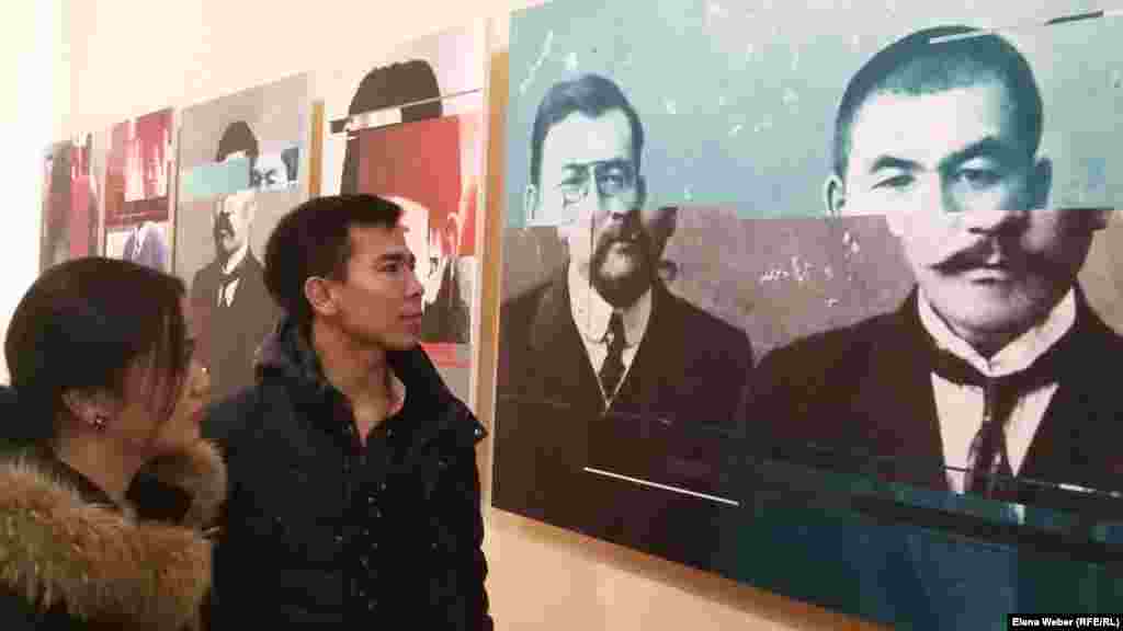 На выставке было много студентов, многие из которых оставались до самого закрытия, рассматривали инсталляции, фотографировались на их фоне, слушали видеоматериалы. Некоторые же молодые люди поспешили уйти поскорее. Исследователи отмечают, что молодое поколение слабо интересуется темой сталинских репрессий.