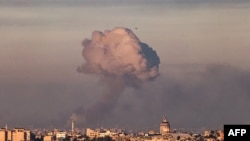Дим після ізраїльського удару по Хан-Юнісу в південній частині Сектору Гази, 16 листопада 2023 року