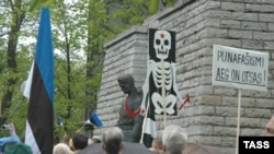 У 2006 році у Талліні перенесли пам’ятник радянському воїнові, що викликало в Росії хвилю антиестонської істерії