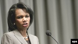 Кондолиза Райс считает преждевременным прогнозировать, насколько Медведев будет зависеть от Путина