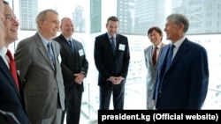 Алмазбек Атамбаев с представителями крупных американских компаний. Нью-Йорк, 21 сентября 2017 года.