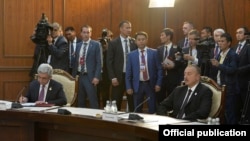 Հայաստանի նախագահ Սերժ Սարգսյանը և Ադրբեջանի նախագահ Իլհամ Ալիևը ԱՊՀ գագաթնաժողովում, Բիշքեկ, 16-ը սեպտեմբերի, 2016թ.