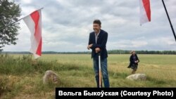 Вітольд Ашурак на мэмарыяле паўстанцам 1863 году. Архіўнае фота.