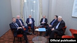 Սլովակիա, Հայաստանի և Ադրբեջանի ԱԳ նախարարները հանդիպում են՝ մասնակցությամբ ԵԱՀԿ Մինսկի խմբի համանախագահների և ԵԱՀԿ գործող նախագահի անձնական ներկայացուցչի, Բրատիսլավա, 4-ը դեկտեմբերի, 2019թ.