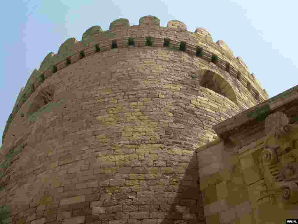 İçərişəhər içəri görünüşünü itirir  #1