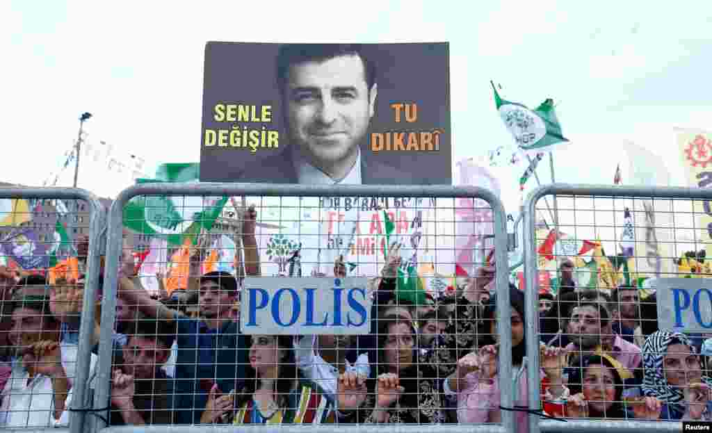 Селахаттин Демирташ, турецкий курдский политик, находящийся в тюрьме, также выдвинул свою кандидатуру. 18 июня 2018 года.