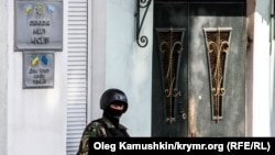 Русиянең махсус көчләре Мәҗлес бинасында тентү үткәрә (архив фотосы)