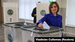 Президент Молдовы Майя Санду голосует на выборах в парламент страны, 28 сентября 2025 года