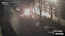 Криміналіст Валерій Кур, переглянувши відео, висловив думку, що палій до цього не мав злочинного досвіду і поводився як аматор