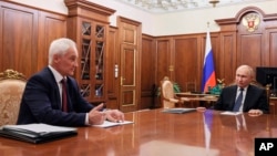 Андрій Бєлоусов доповідає Володимиру Путіну про стан економіки. Кремль, Росія, 7 листопада 2023 року