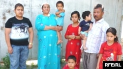 Многодетная семья оралманов. Шымкент, 1 июля 2010 года. (Иллюстративное фото.)