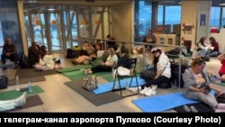 Пулково аэропортундагы жүргүнчүлөр. 23-август 