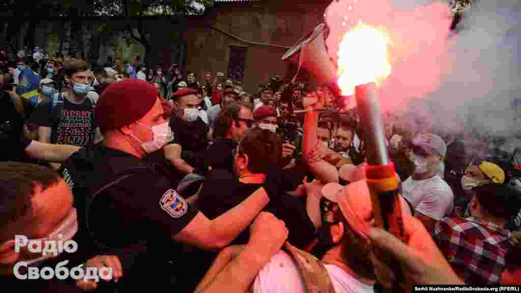 На фото &ndash; момент затримання організатора акції підтримки Стерненка, активіста Віталія Виговського&nbsp; &nbsp;